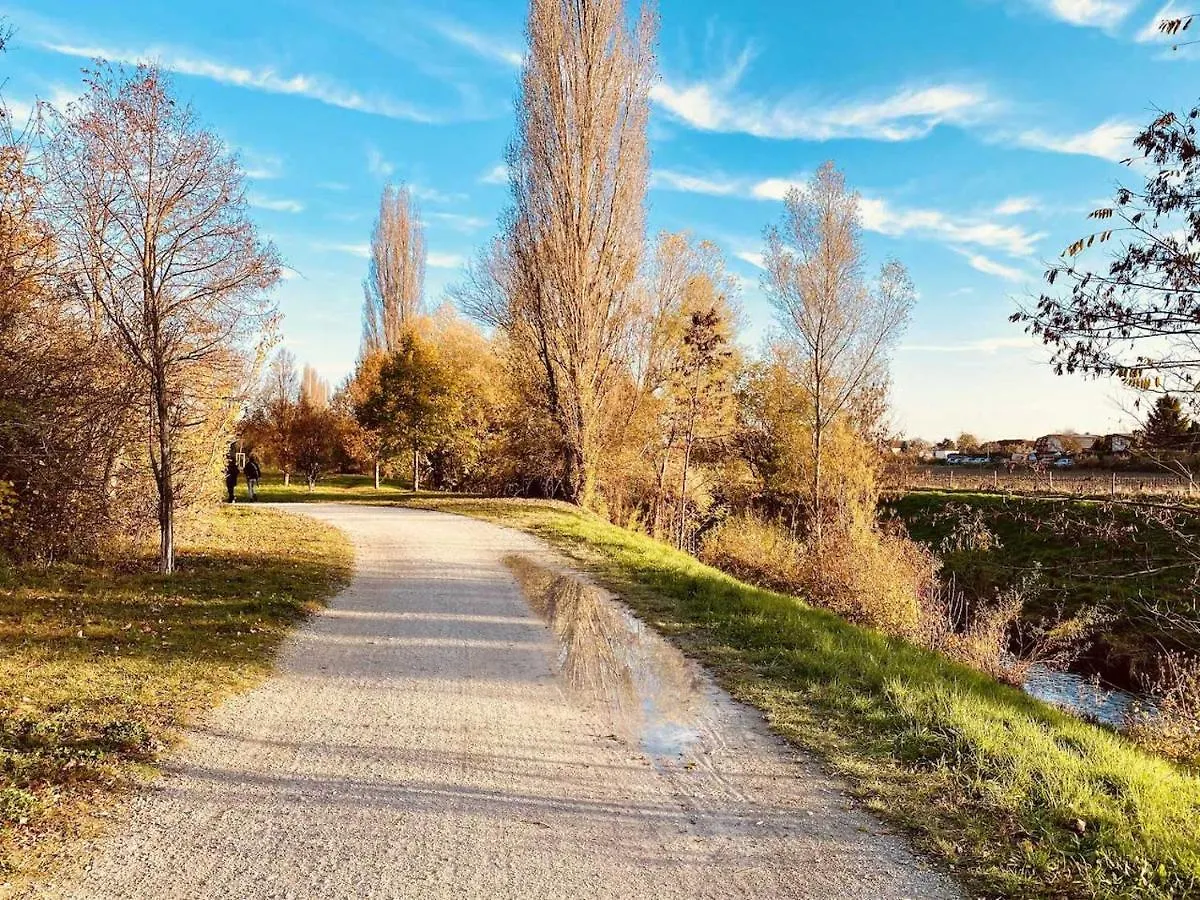 Gemutliches Sonnenwohnen City Apartment Bei U-Bahn Und Mit Parkplatz Vienna