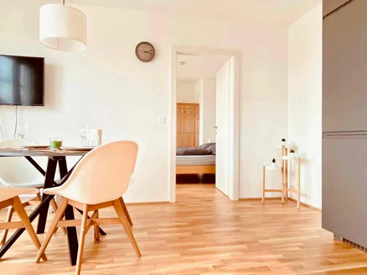 Gemutliches Sonnenwohnen City Apartment Bei U-Bahn Und Mit Parkplatz Vienna